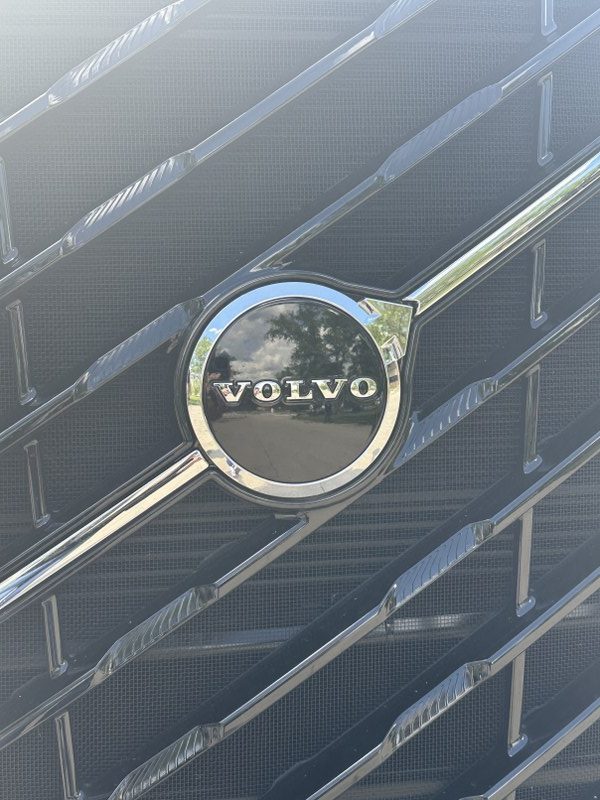 2026 Volvo 860 grill
