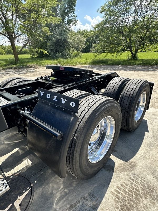 2026 Volvo 860 back wheels