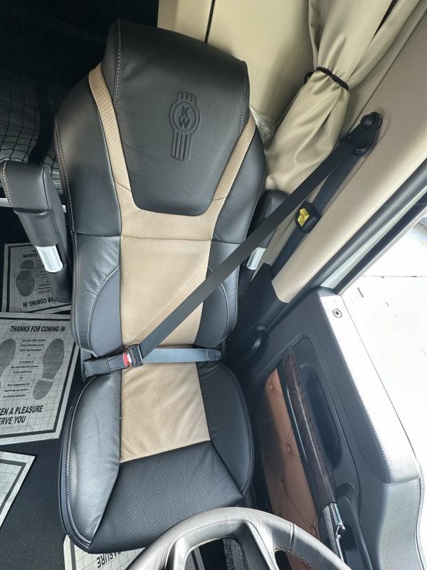 2026 Kenworth T680 EPU driver's seat