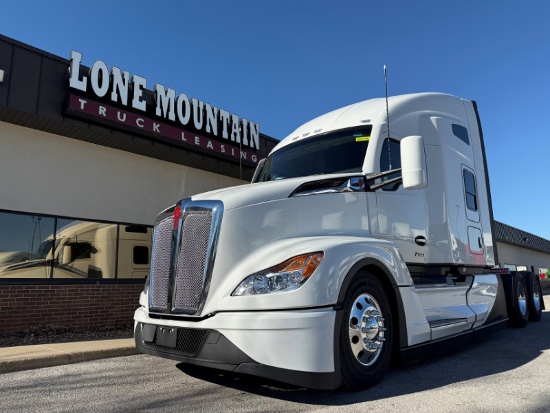 white 2026 Kenworth t680