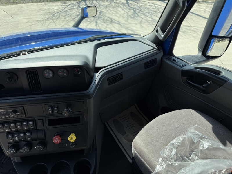 2022 International LT dashboard