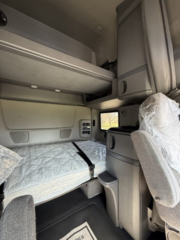 2022 International LT sleeper