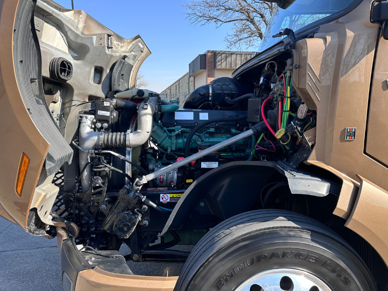 2022 Volvo VNL 760 engine