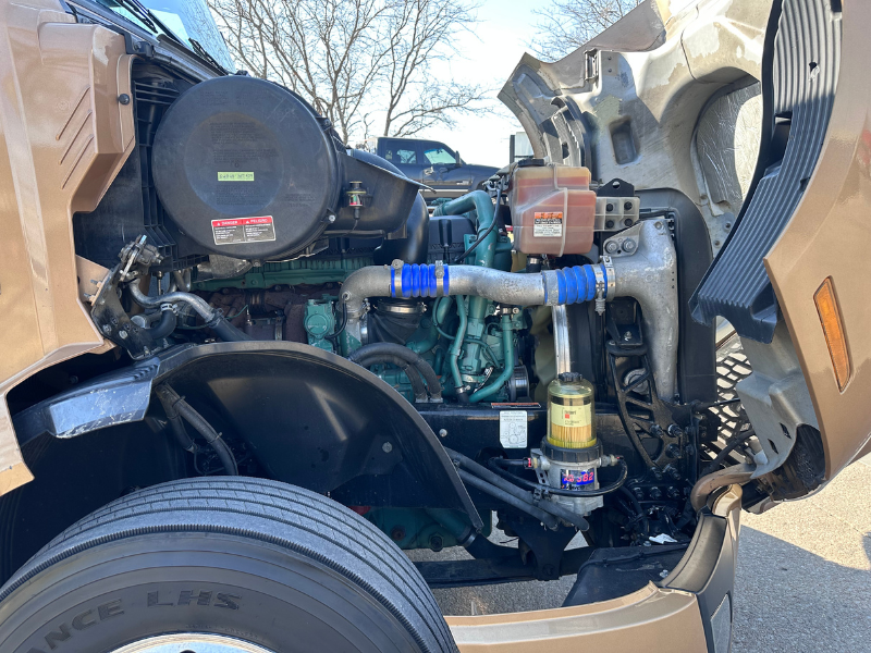 2022 Volvo VNL 760 engine
