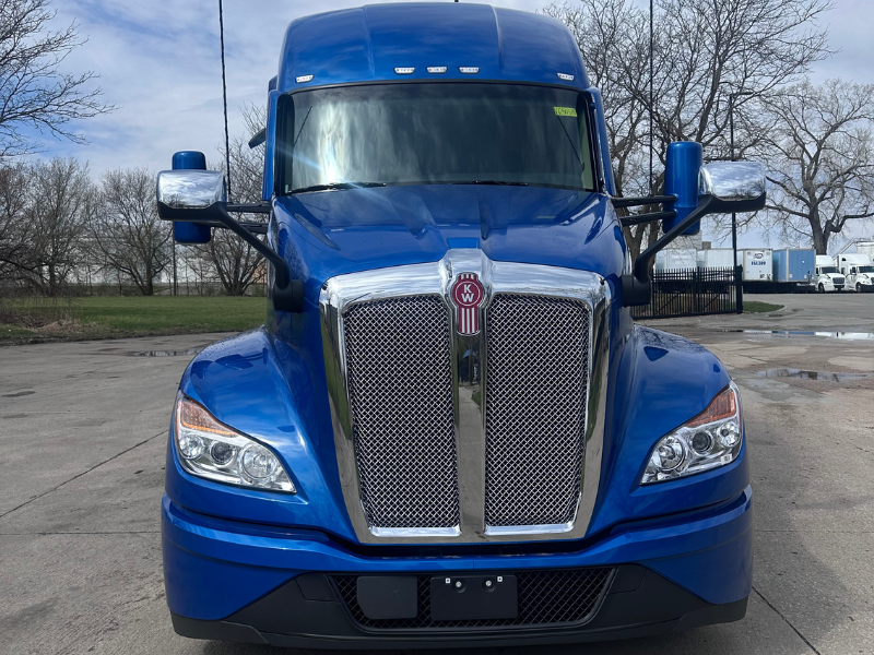 2027 Kenworth T680 front