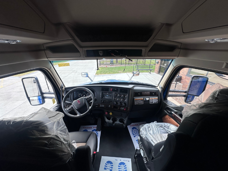 2027 Kenworth T680 front seats and dashboard