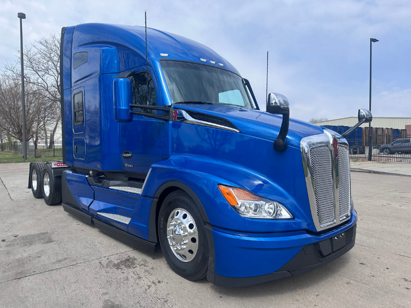 2027 Kenworth T680 passenger side