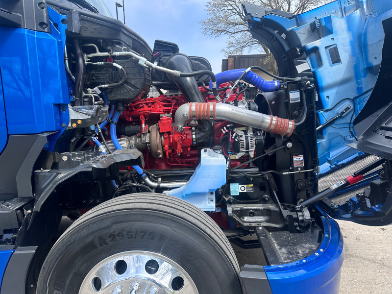 2027 Kenworth T680 engine