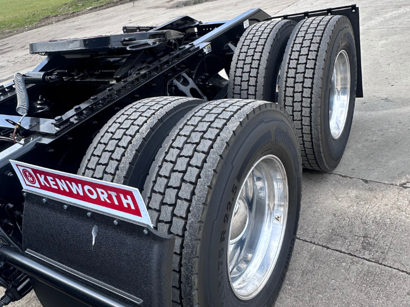 2027 Kenworth T680 rear tires