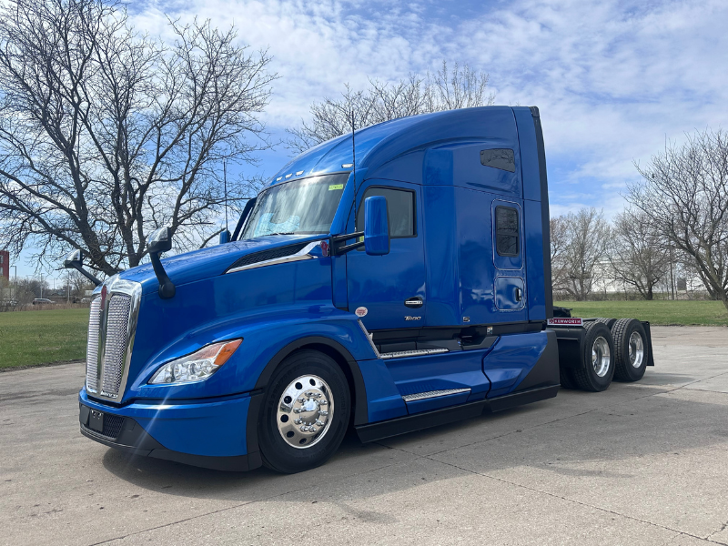 2027 Kenworth T680 driver side