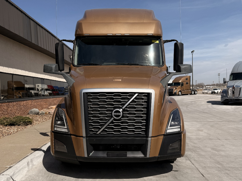 Front of a 2023 Volvo VNL 760