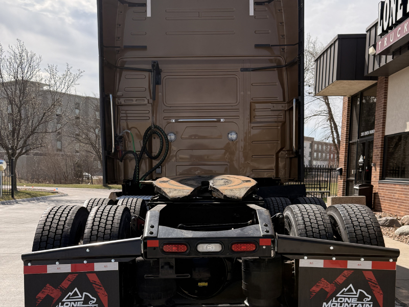 Rear and tires of a 2023 Volvo VNL 760