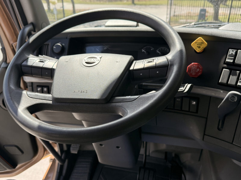 Steering wheel of a 2023 Volvo VNL 760
