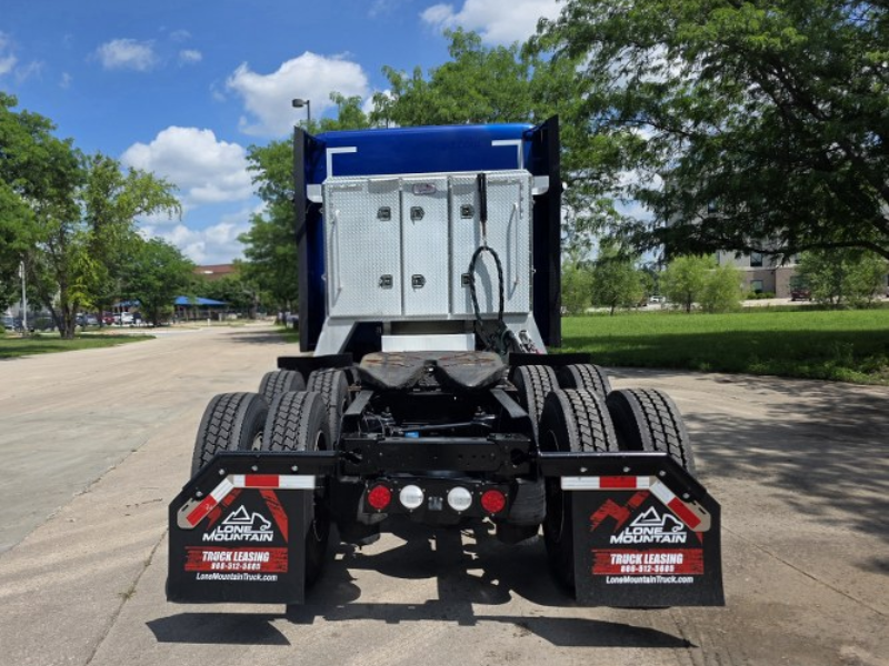 Rear of a blue midroof 2021 Kenworth T680