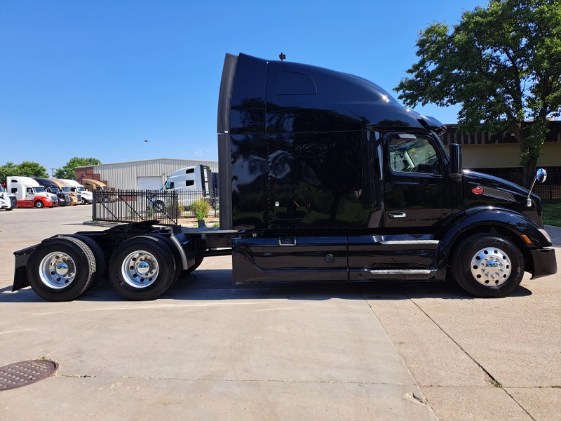 Passenger side of 2022 Black Peterbilt 579