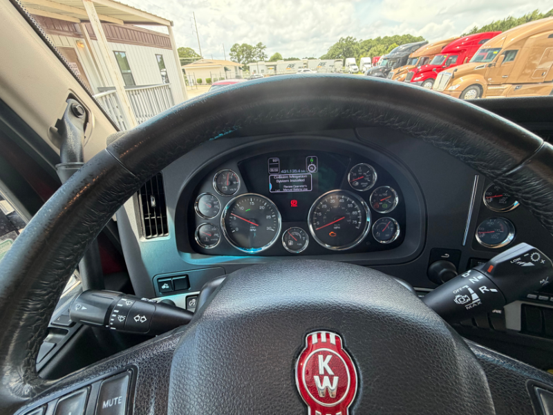 Steering wheel and dash of a 2022 Kenworth T680