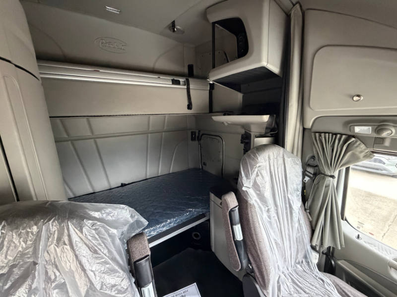 Sleeper area of 2022 Peterbilt 579 semi truck