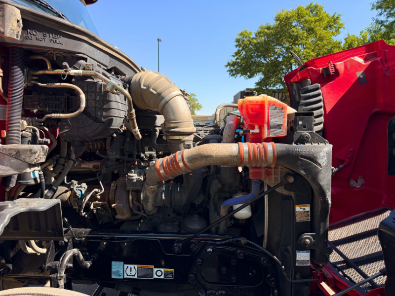 Hood up on a 2022 Peterbilt 579