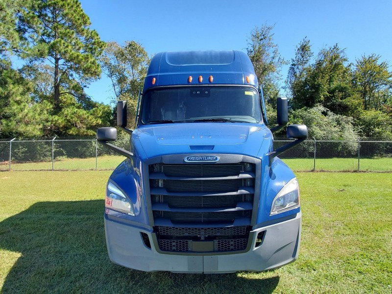 Front of a blue 2022 Freightliner Cascadia